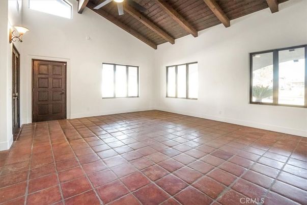 Empty room, Interior, Wooden Beams, Wooden Ceilings
