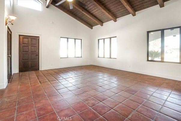 Empty room, Interior, Wooden Beams, Wooden Ceilings