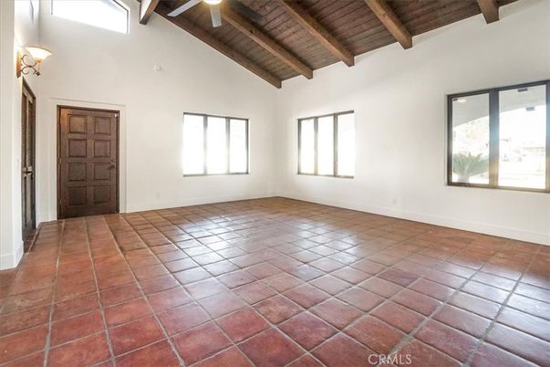 Empty room, Interior, Wooden Beams, Wooden Ceilings