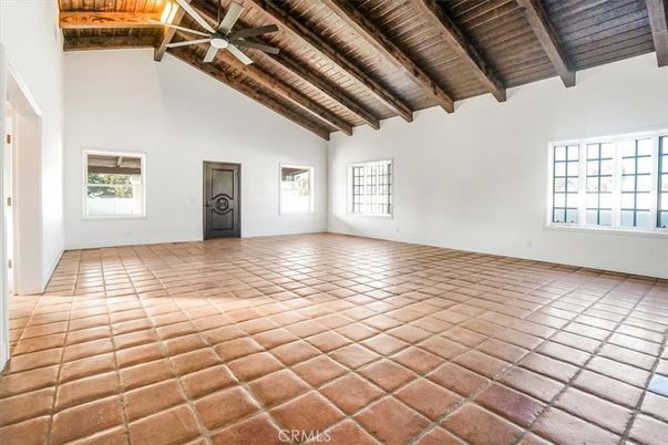 Empty room, Interior, Wooden Beams, Wooden Ceilings