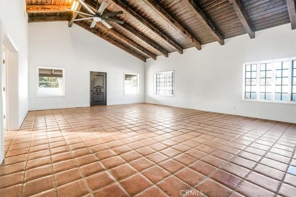 Empty room, Interior, Wooden Beams, Wooden Ceilings