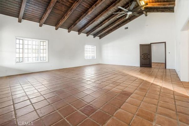 Empty room, Interior, Wooden Beams, Wooden Ceilings