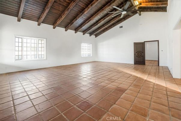 Empty room, Interior, Wooden Beams, Wooden Ceilings