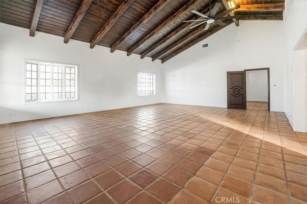 Empty room, Interior, Wooden Beams, Wooden Ceilings