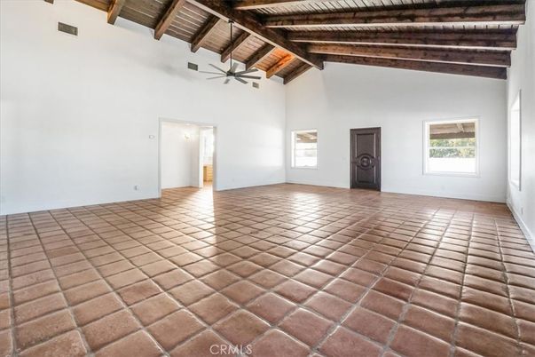 Empty room, Interior, Wooden Beams, Wooden Ceilings