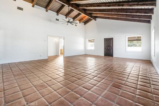 Empty room, Interior, Wooden Beams, Wooden Ceilings