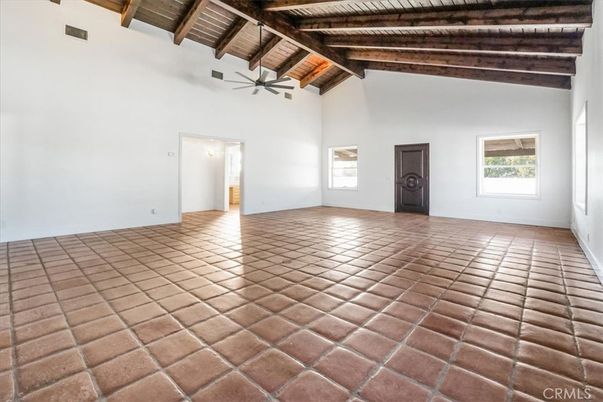 Empty room, Interior, Wooden Beams, Wooden Ceilings