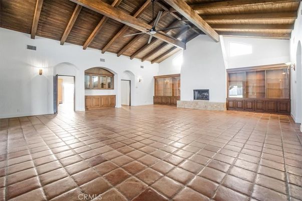 Empty room, Interior, Wooden Beams, Wooden Ceilings