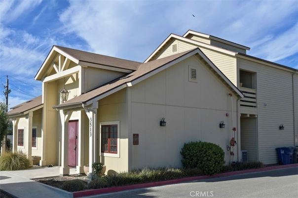Exterior, Facade, Farmhouse