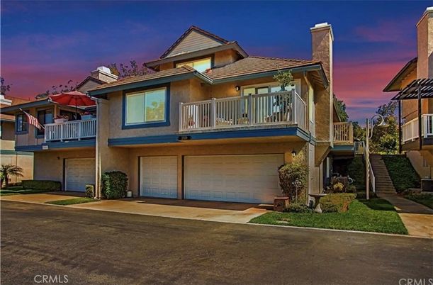 Attached, Exterior, Facade, Mediterranean