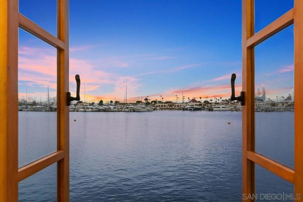 Exterior, Lake