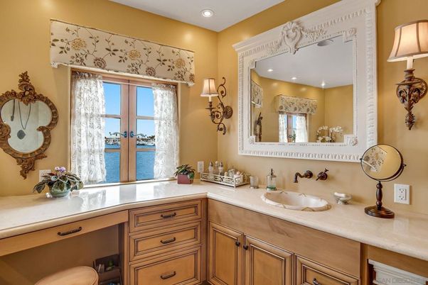 Bathroom, Dual Sink Vanities, Interior, Recessed Lighting, Water