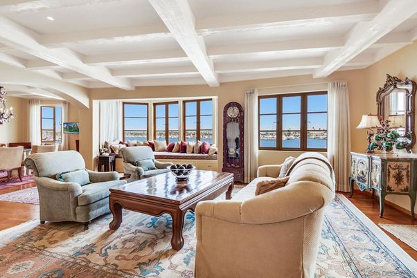 Chandelier, Dining room, Interior, Living room, Recessed Lighting, Wood Texture Flooring