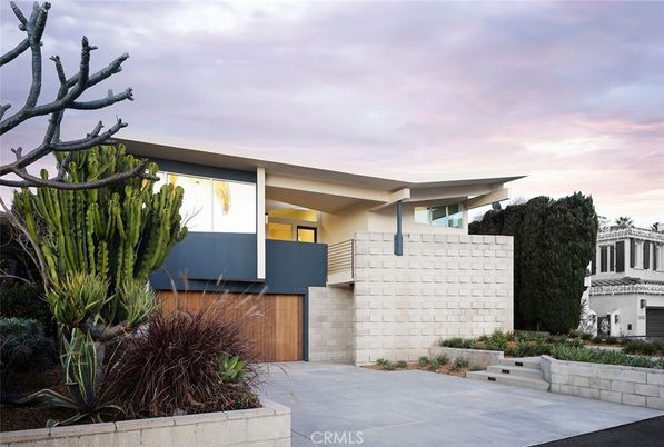 Attached, Exterior, Facade, Modern