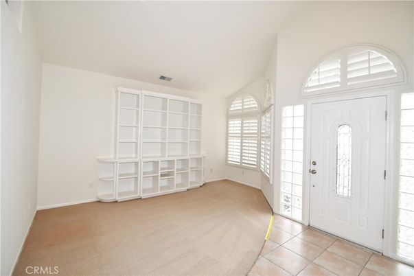 Empty room, Interior