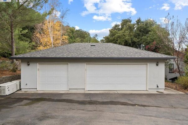 Detached Garage, Exterior