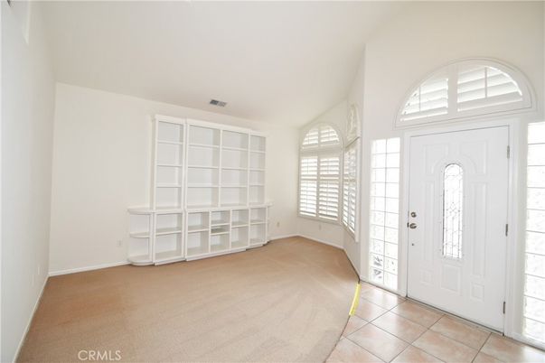 Empty room, Interior