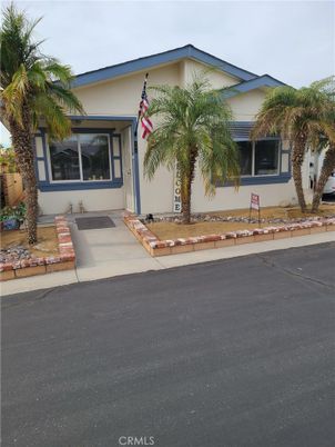 Exterior, Facade, Modern