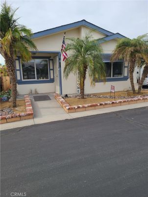 Exterior, Facade, Modern
