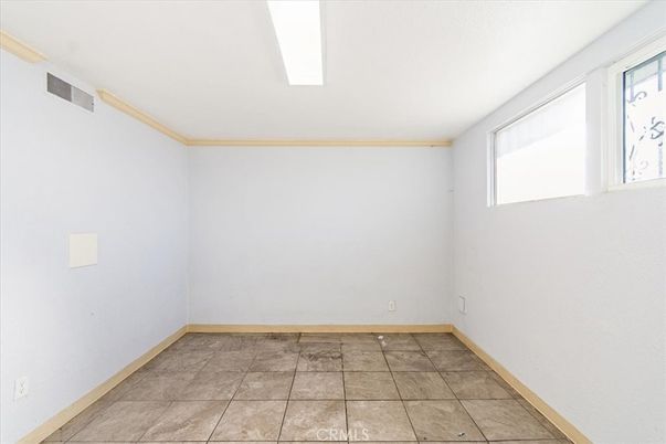 Empty room, Interior