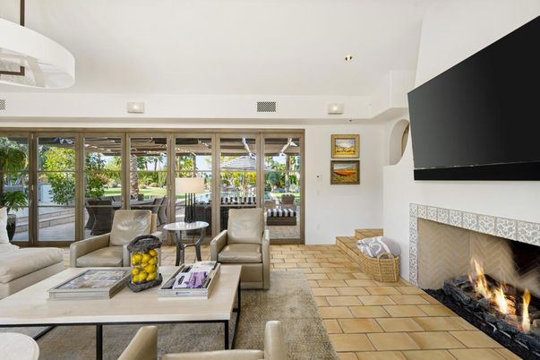 Fireplace, Interior, Living room, Recessed Lighting