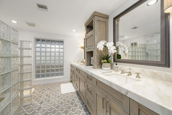 Bathroom, Dual Sink Vanities, Interior, Recessed Lighting