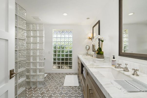 Bathroom, Dual Sink Vanities, Interior, Recessed Lighting