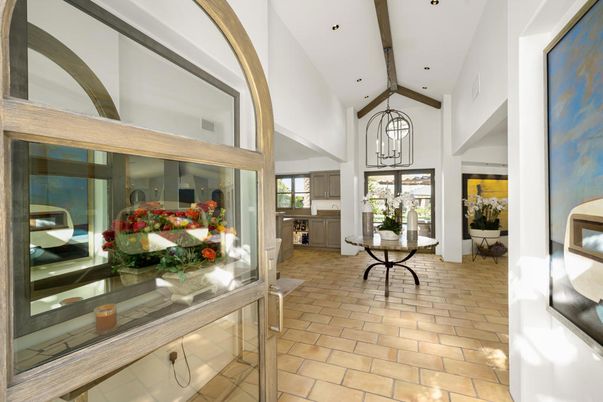 Interior, Pendant Lights, Recessed Lighting, Wooden Beams