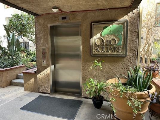 Elevator, Exterior