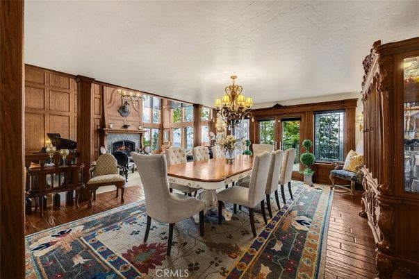 Chandelier, Dining room, Fireplace, Interior, Wood Texture Flooring