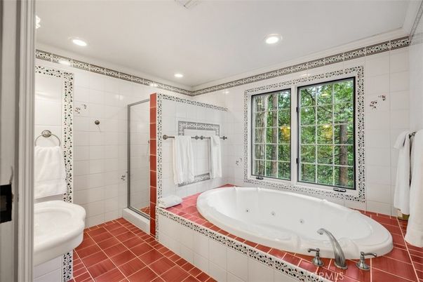 Bathroom, Interior, Recessed Lighting