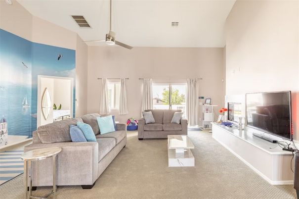 Interior, Living room, Water