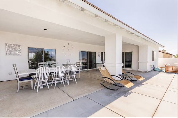 Dining room, Exterior