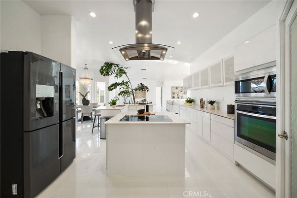 Chandelier, Dining room, Interior, Kitchen, Pendant Lights, Recessed Lighting, Stainless Steel Appliances