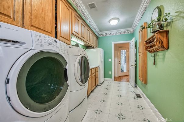 Interior, Washer, Wood Texture Flooring