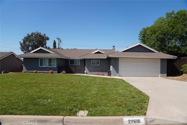 Attached, Exterior, Facade, Ranch
