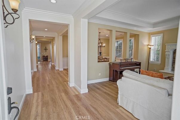 Chandelier, Interior, Pendant Lights, Piano, Recessed Lighting, Wood Texture Flooring