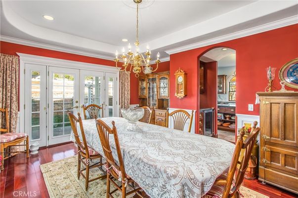 Chandelier, Dining room, Interior, Recessed Lighting, Wood Texture Flooring