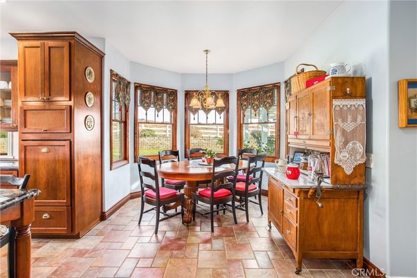 Chandelier, Dining room, Interior, Pendant Lights