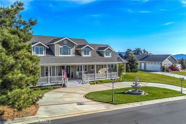 Attached, Exterior, Facade, Cape Cod