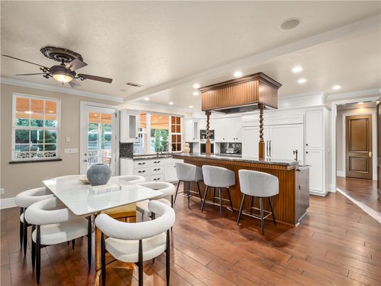 Dining room, Interior, Kitchen, Recessed Lighting, Wood Texture Flooring