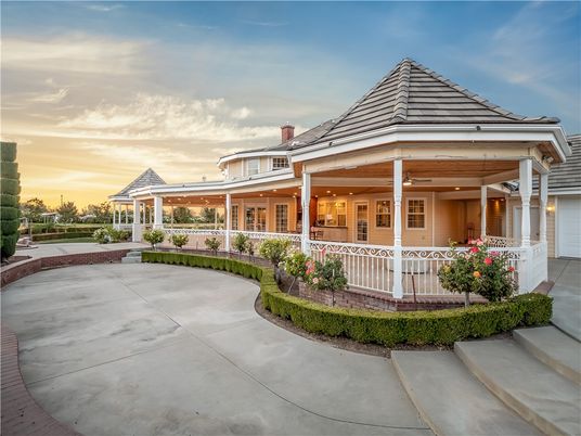Backyard, Exterior, Facade, Queen Anne Victorian