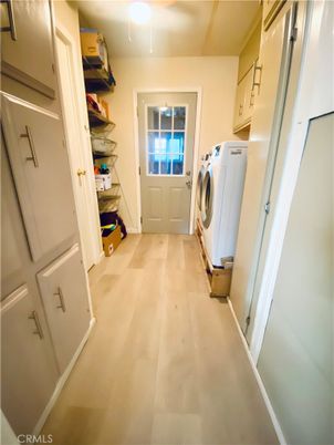 Interior, Washer, Wood Texture Flooring