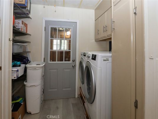 Interior, Washer, Wood Texture Flooring