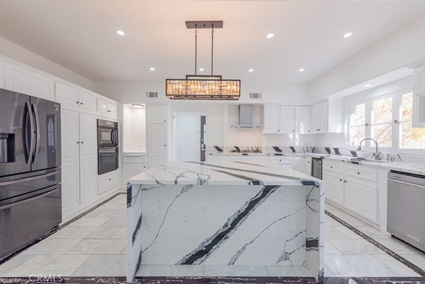 Chandelier, Interior, Kitchen, Marble, Recessed Lighting, Stainless Steel Appliances