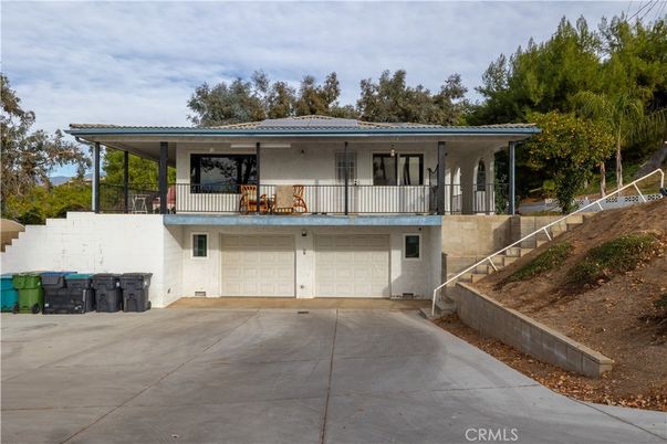 Attached, Exterior, Facade, Modern