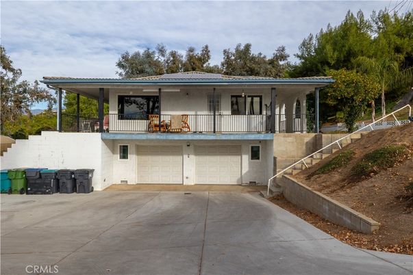Attached, Exterior, Facade, Modern