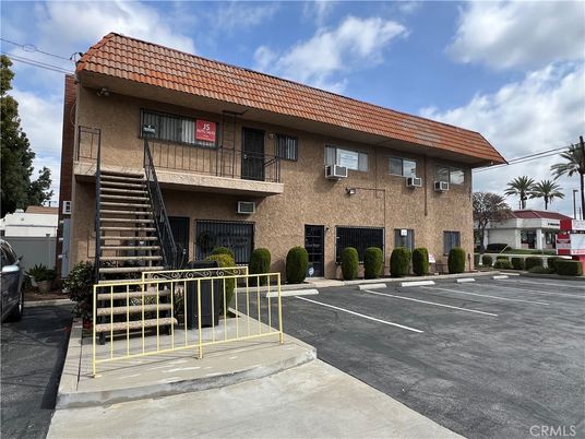 Exterior, Facade, Condo Building