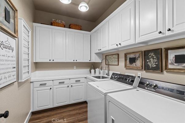 Interior, Washer, Wood Texture Flooring