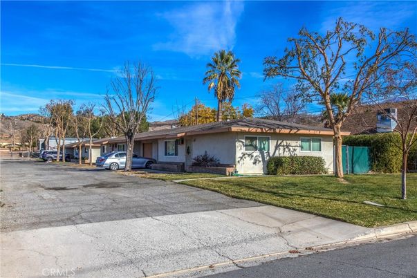Attached, Exterior, Facade, Ranch